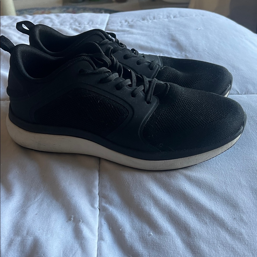 ABEO Women’s Black and White Athletic Shoes - Picture 4 of 6